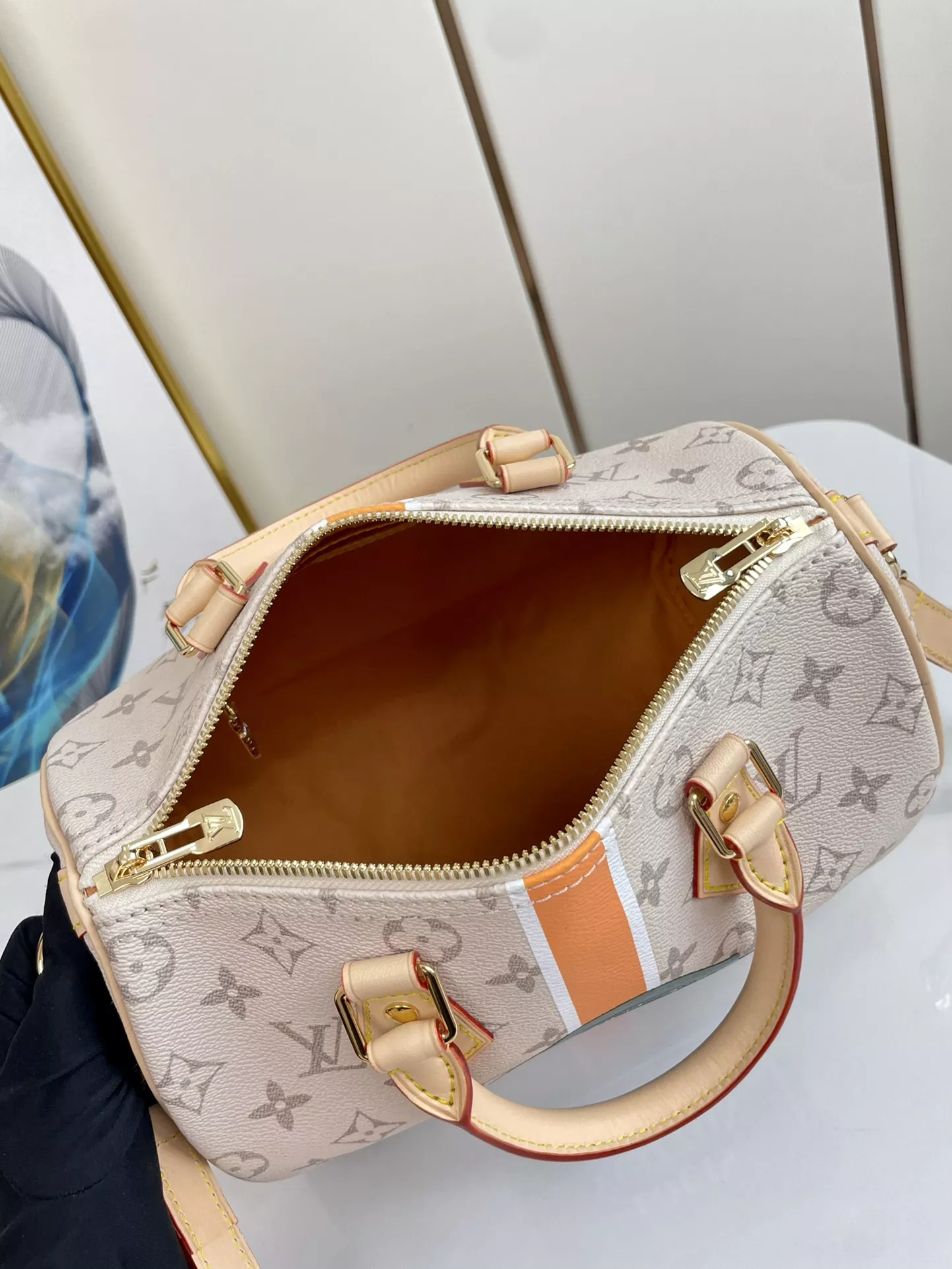 Louis Vuitton Speedy Bandouliere 25 Beige/Ocher - ReplicaBags.is - Image 4