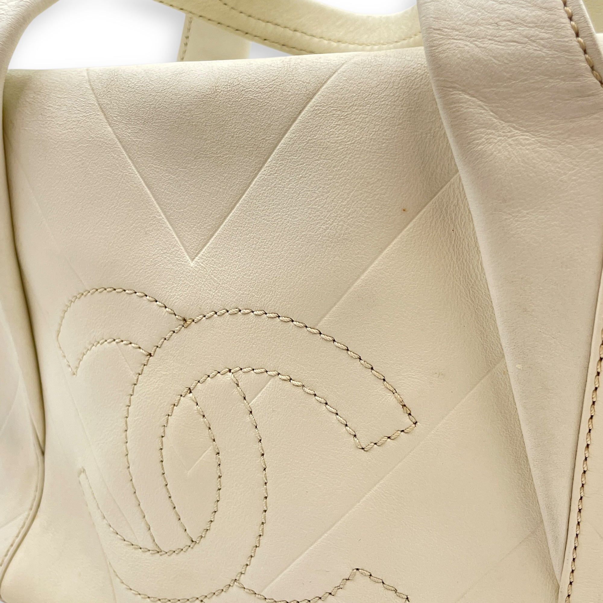 CC Chevron All Day Long White Tote Bag in Calfskin, Brushed Palladium hardware - Image 16