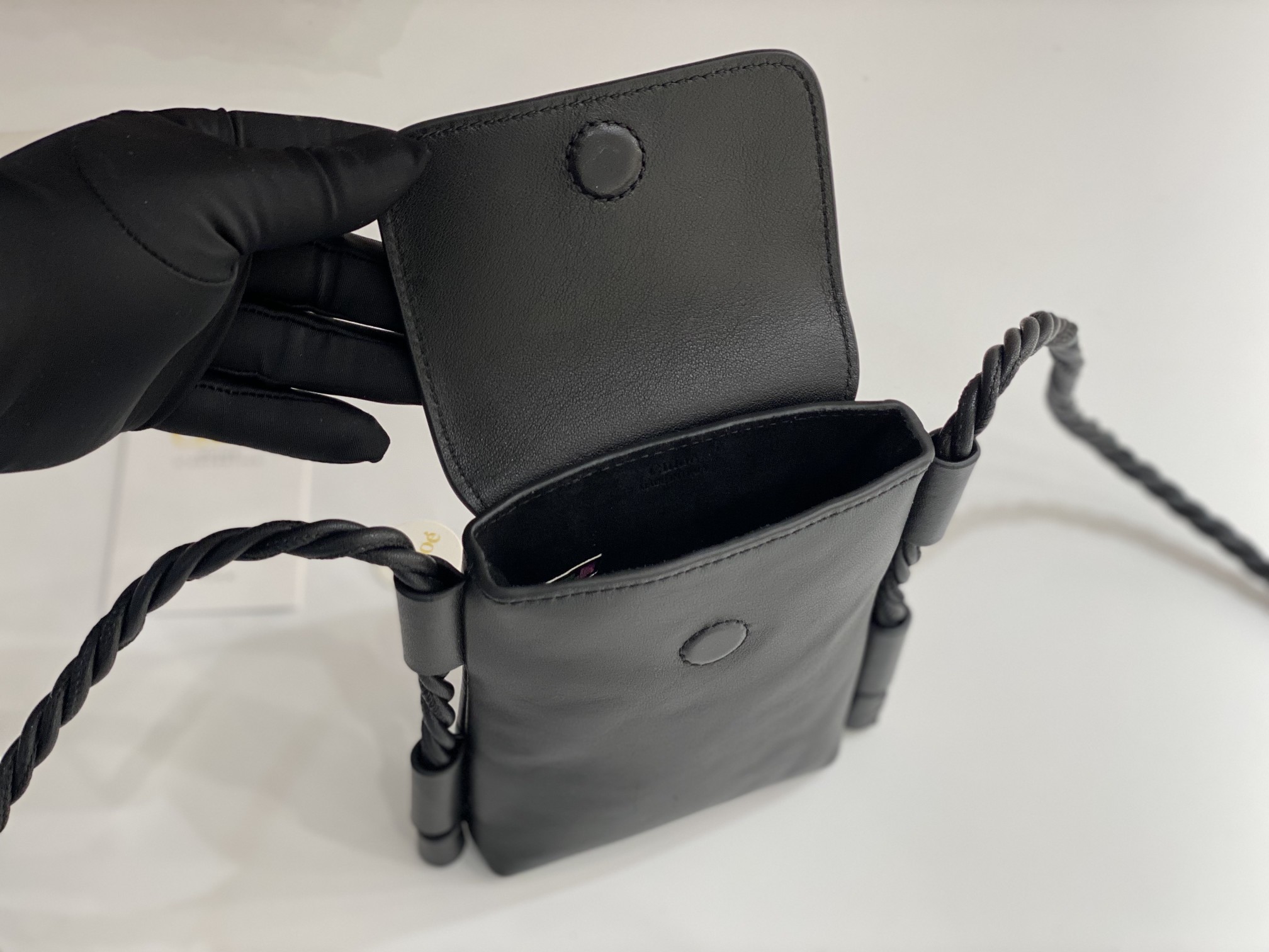 Chloé Key Phone Pouch in Black - Replicabags.is - Image 6