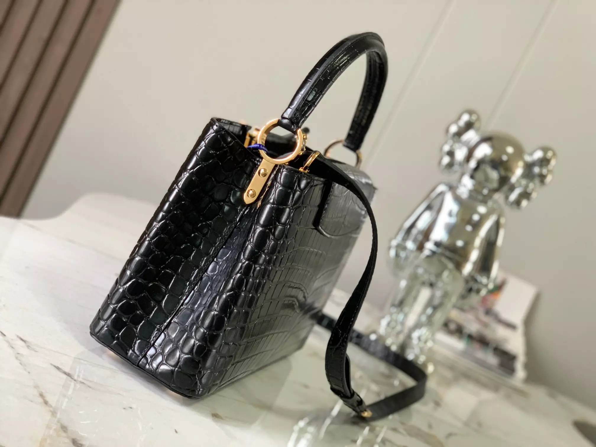 LV Capucines MM Crocodilien Mat in Black - Repbags.is - Image 7