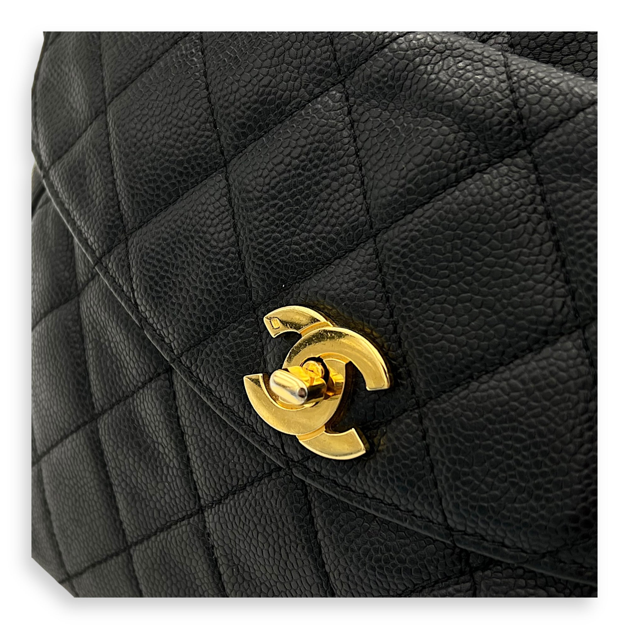 Vintage CC lock Shoulder Bag Black in Caviar Leather, Gold hardware - Image 11