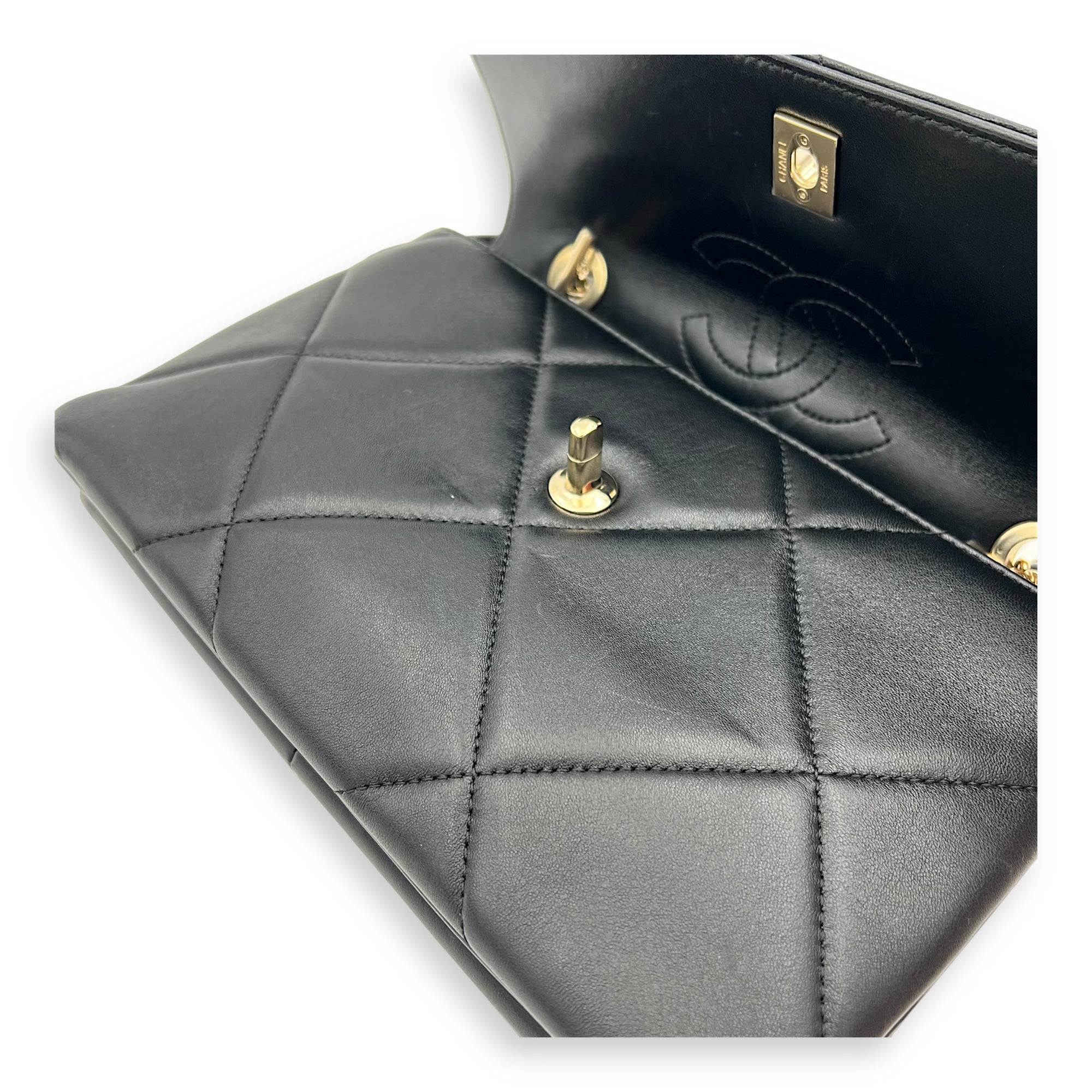 Trendy CC Shoulder Bag Black in Lambskin, Gold hardware - Image 10