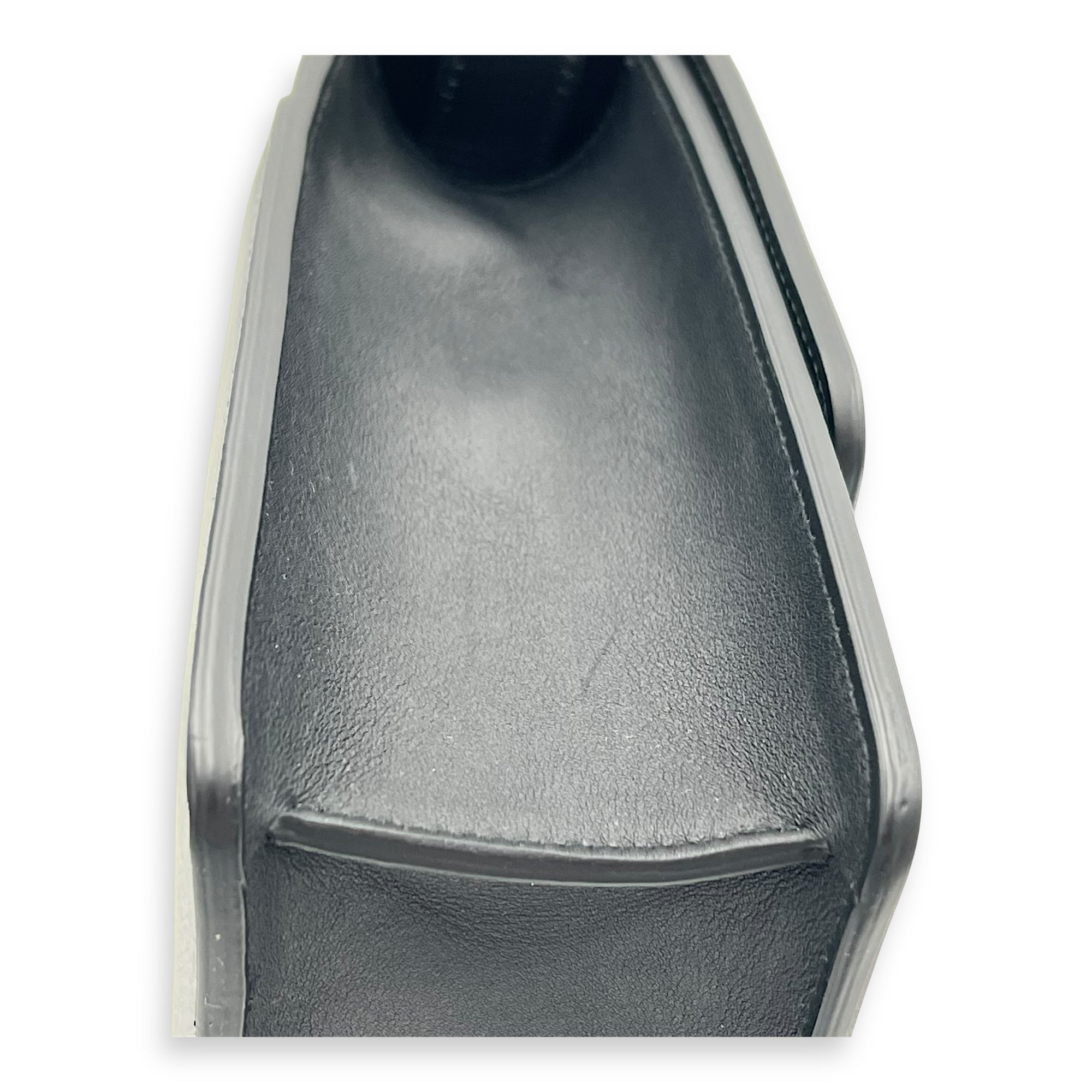 30 Montaigne Shoulder Bag Medium Black in Calfskin, Gold hardware - Image 8