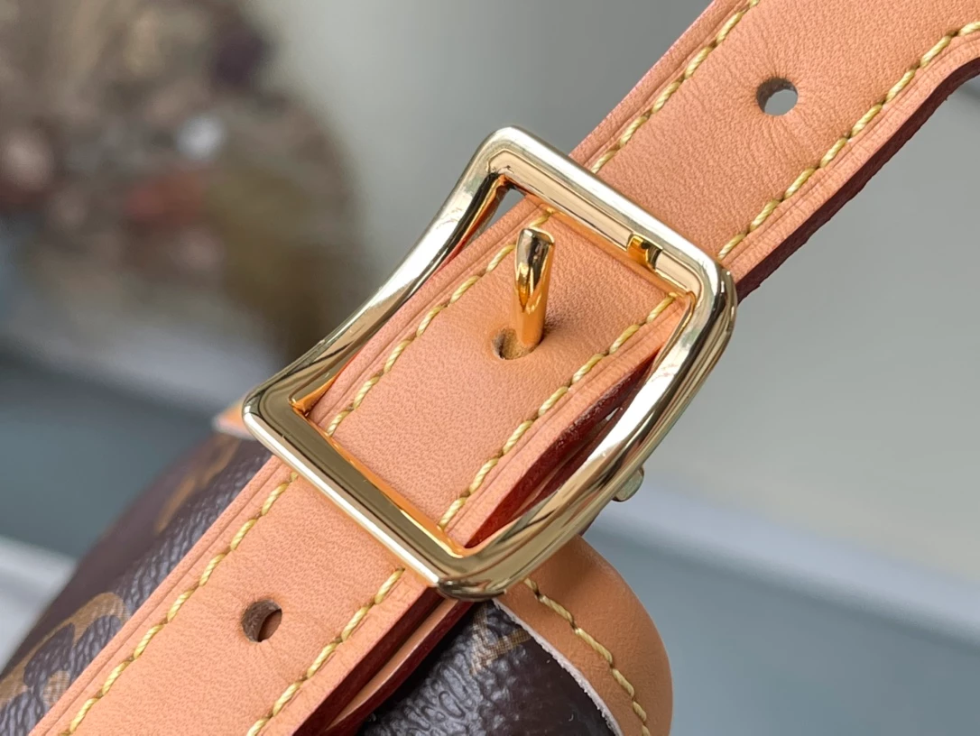 CarryAll MM Monogram Canvas Handbag - LB298 - Image 7