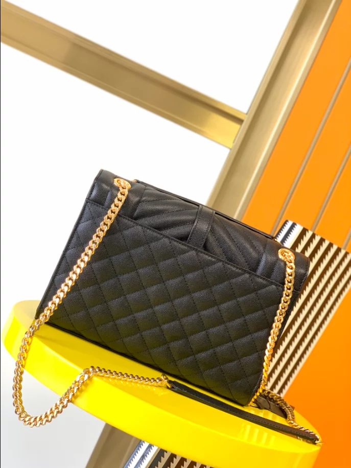 Envelope Medium in Quilted Grain de Poudre Embossed Leather bag - Image 4