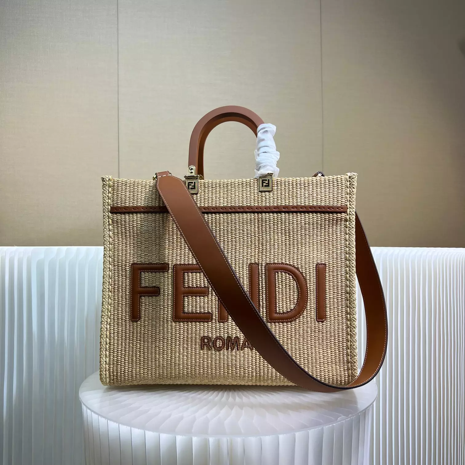 Fendi Sunshine Medium Shopper in Natural Straw - Repbags.ru - Image 11