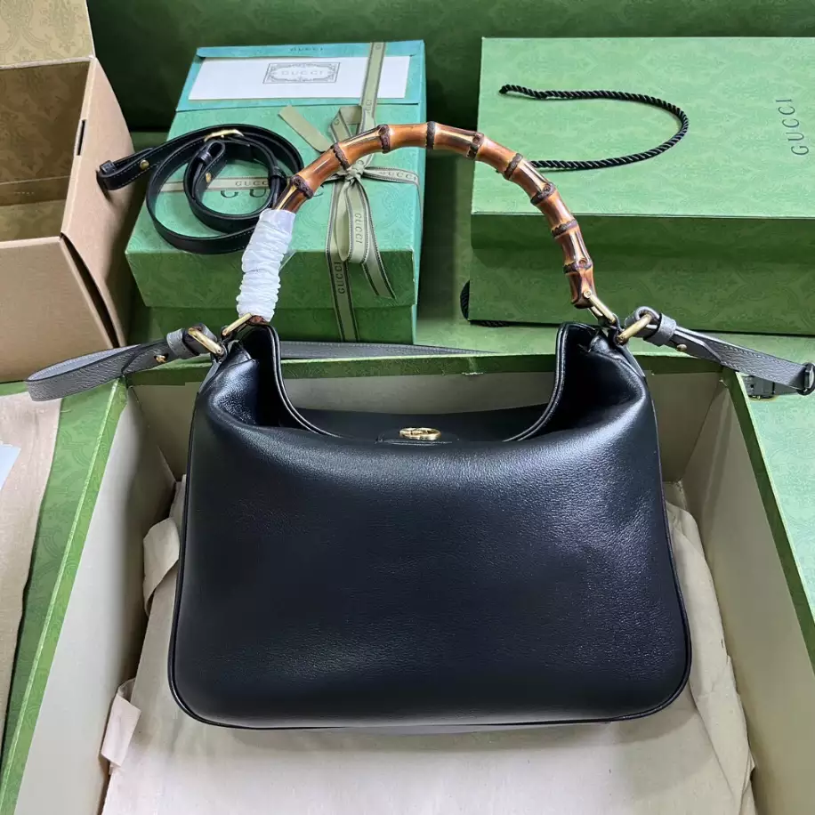 Gucci Diana Medium Shoulder Bag - Image 3