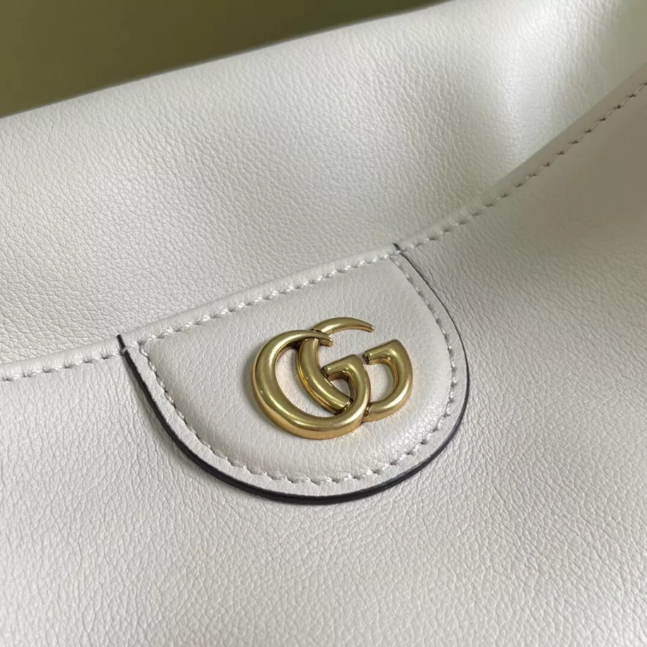 Gucci Diana Medium Shoulder Bag - Image 10