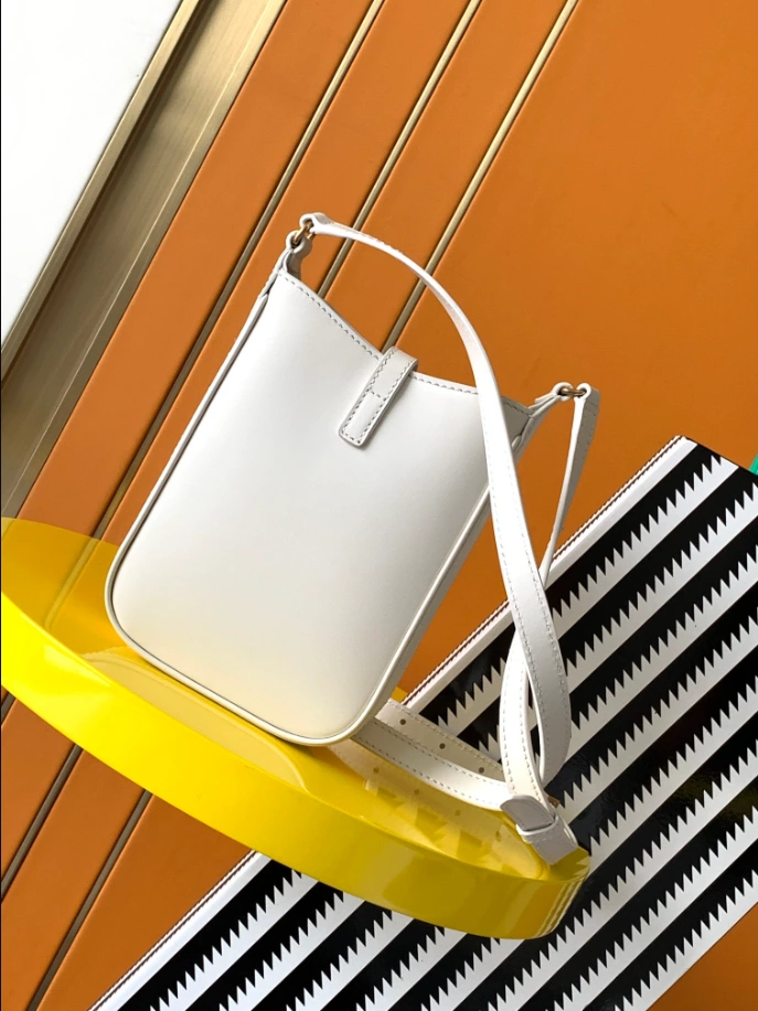 LE 5 À 7 Vertical in Smooth Leather bag - Image 4