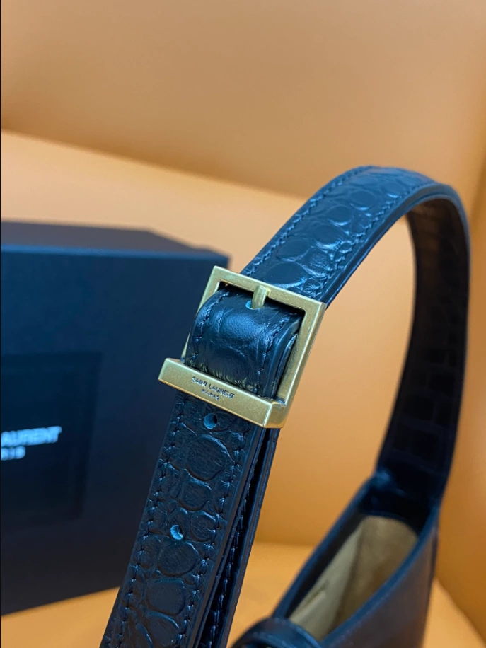 LE 5 à 7 in Crocodile-Embossed Shiny Leather Bag - Image 10