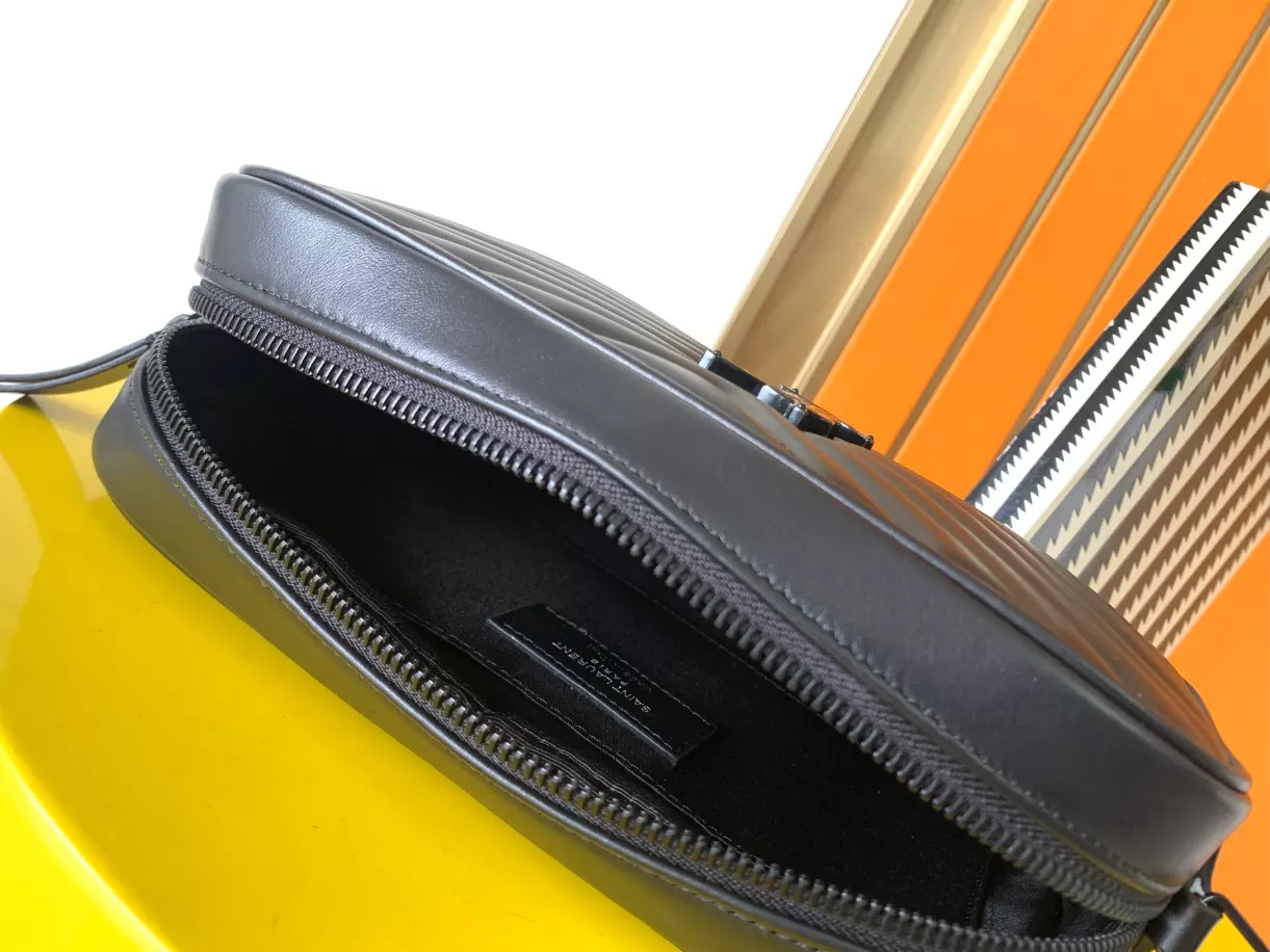 Lou in Quilted Leather camera bag - Image 5