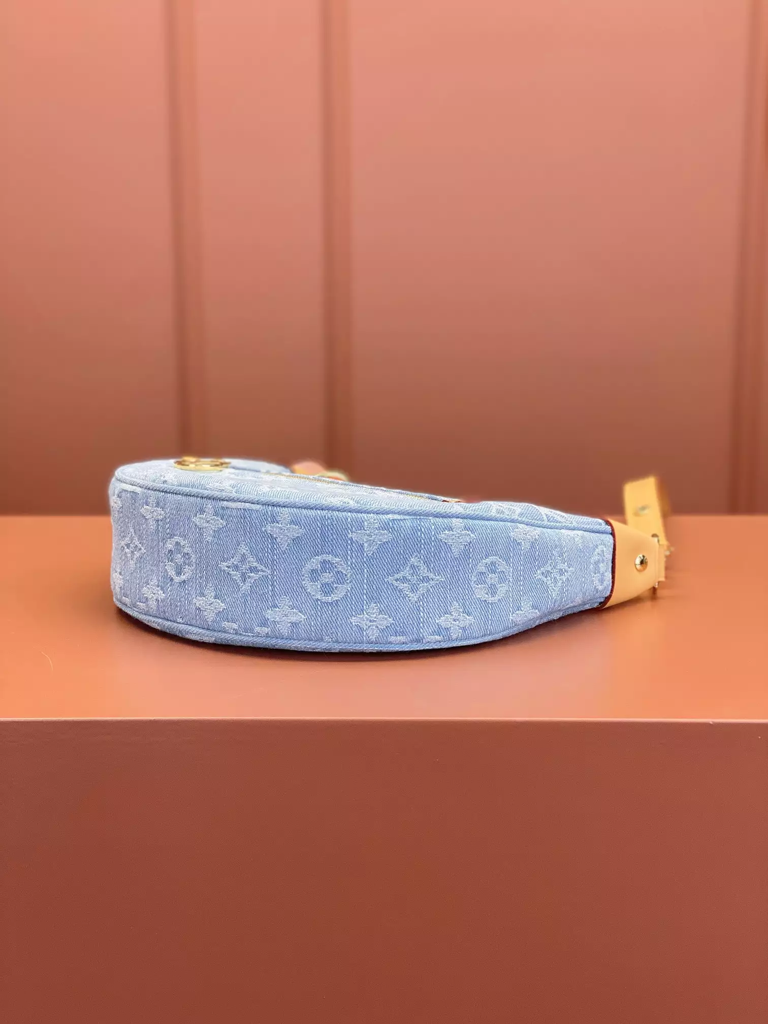 Louis Vuitton Loop Sky Denim Monogram Denim - Repbags.ru - Image 9