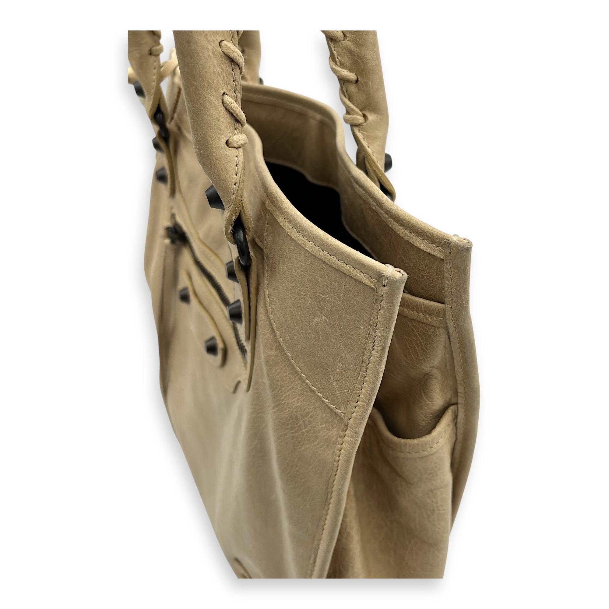 City Shopper Beige Tote Bag in Distressed Leather, Gunmetal hardware - Image 17
