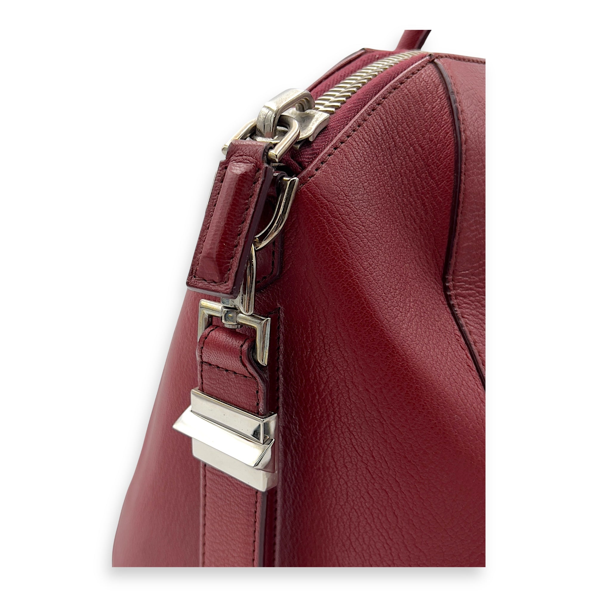 Antigona Medium Red Top Handle Bag in Goat Leather, Gold hardware - Image 8