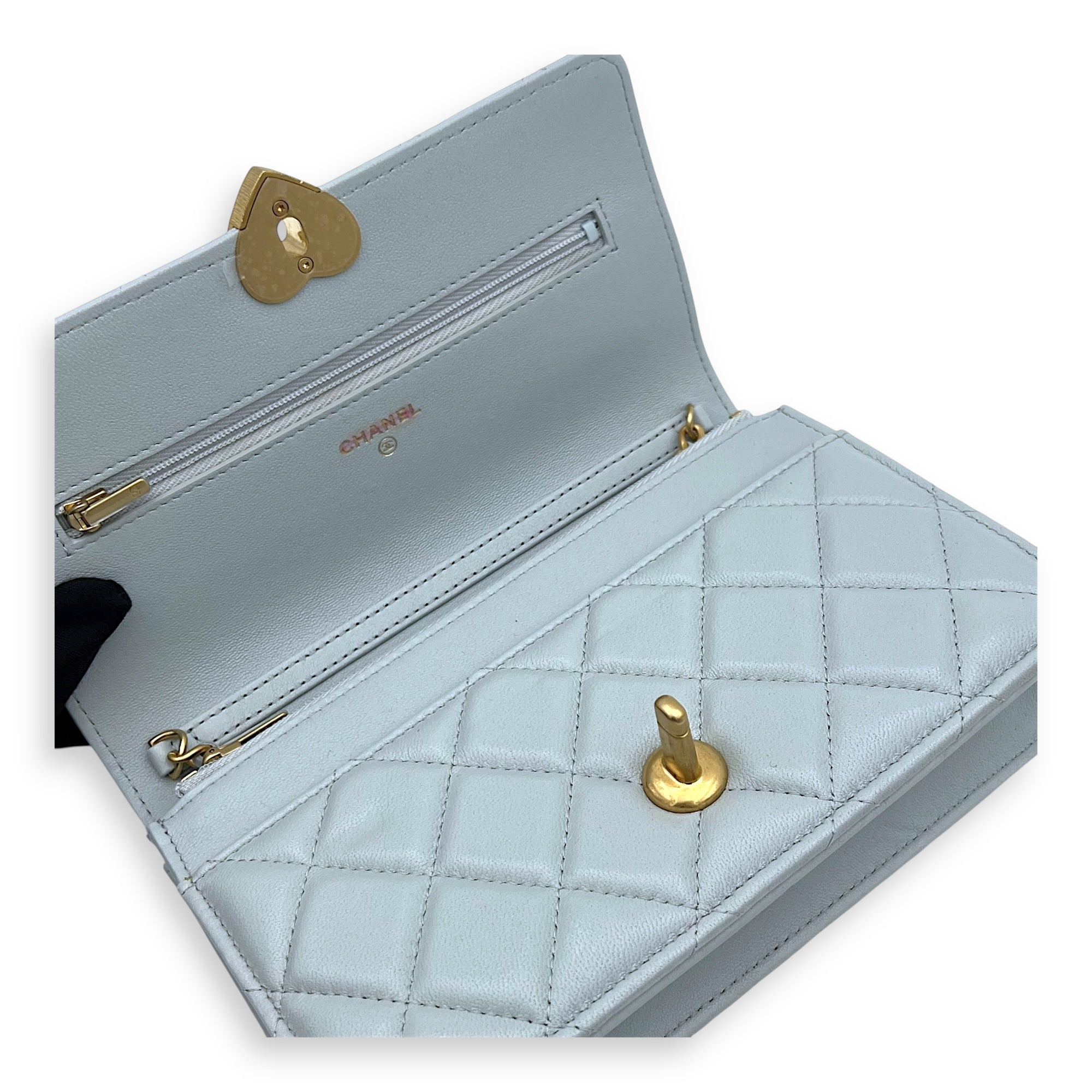 CC Wallet On Chain Blue in Lambskin, Gold hardware - Image 9