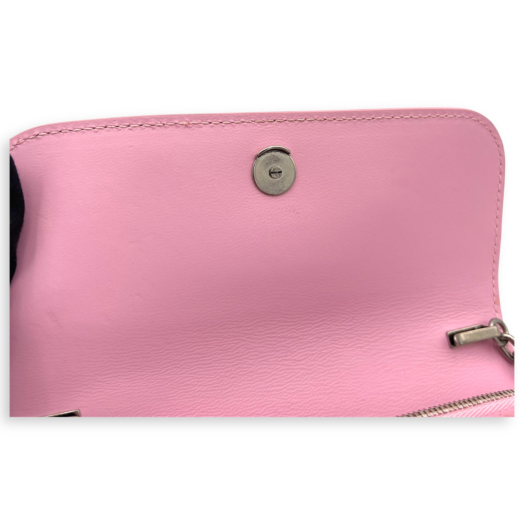Gossip Pink Wallet On Chain in Crocodile Embossed Calfskin, Silver hardware - Image 6