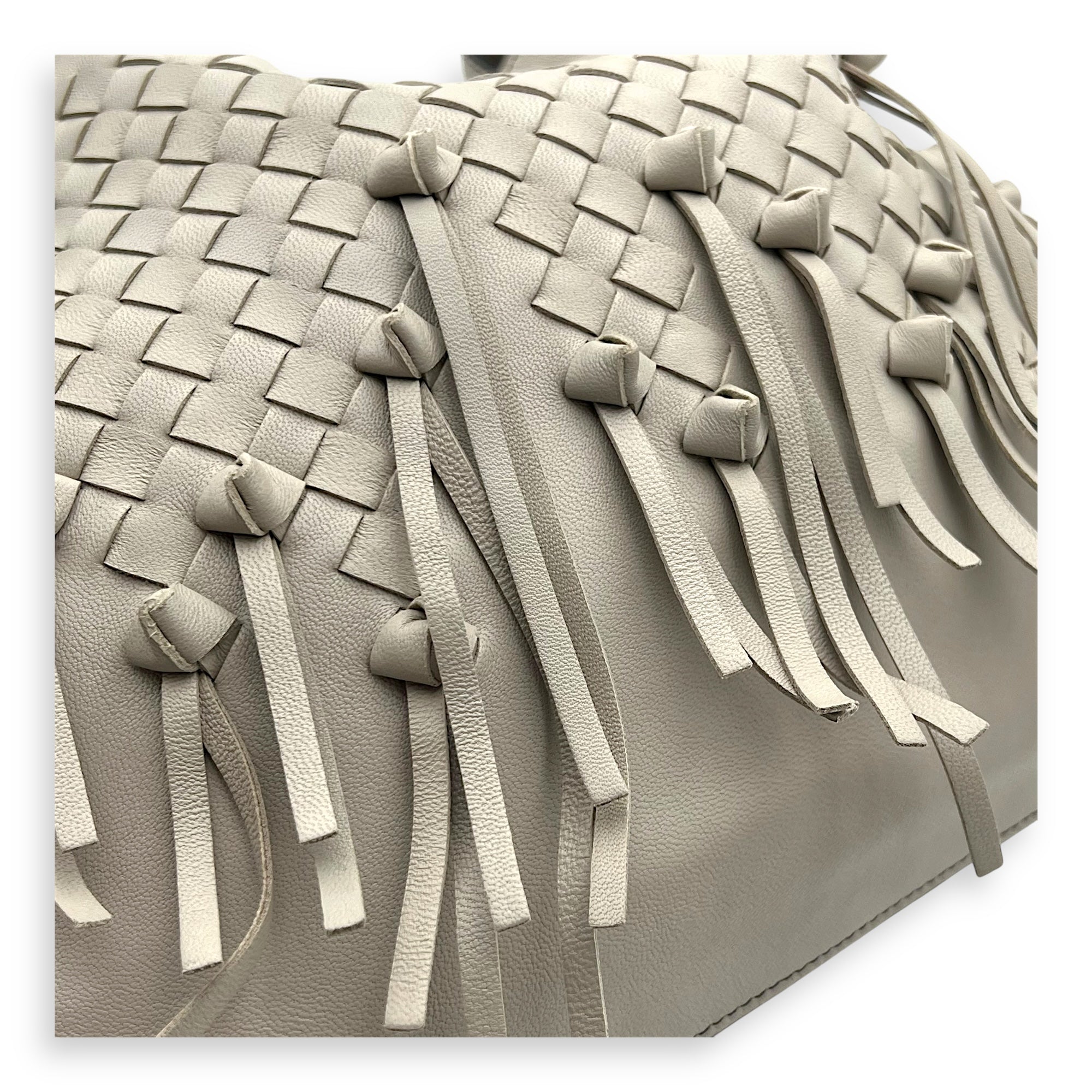 Intrecciato Shoulder Bag White in Lambskin, Gunmetal hardware - Image 10