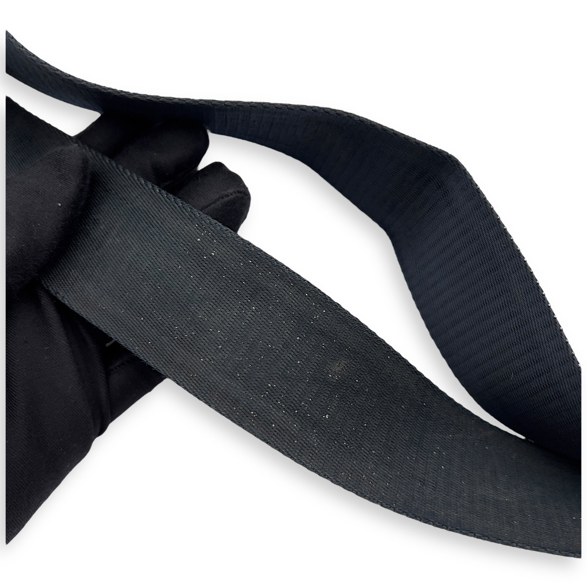 Taiga Messenger Black in Calfskin, Silver hardware - Image 12