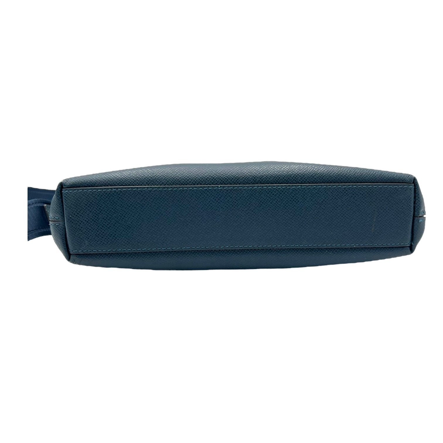 Grigori Messenger PM Blue in Taiga Leather, Silver hardware - Image 6
