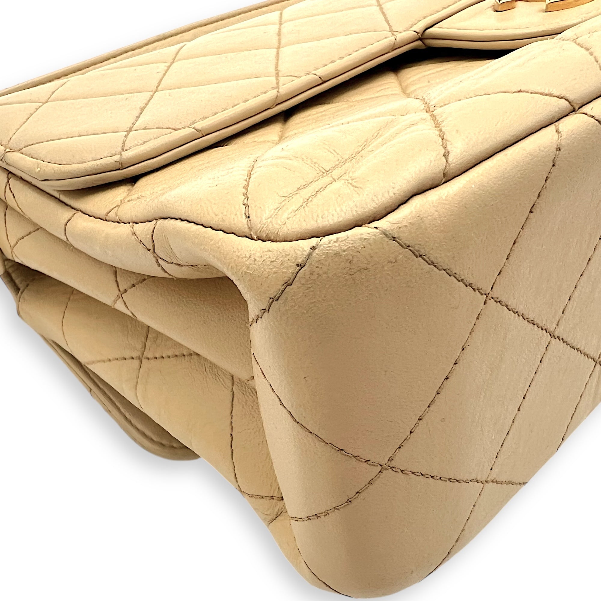 Vintage Double Face Flap Beige Shoulder Bag in Lambskin, Gold hardware - Image 15