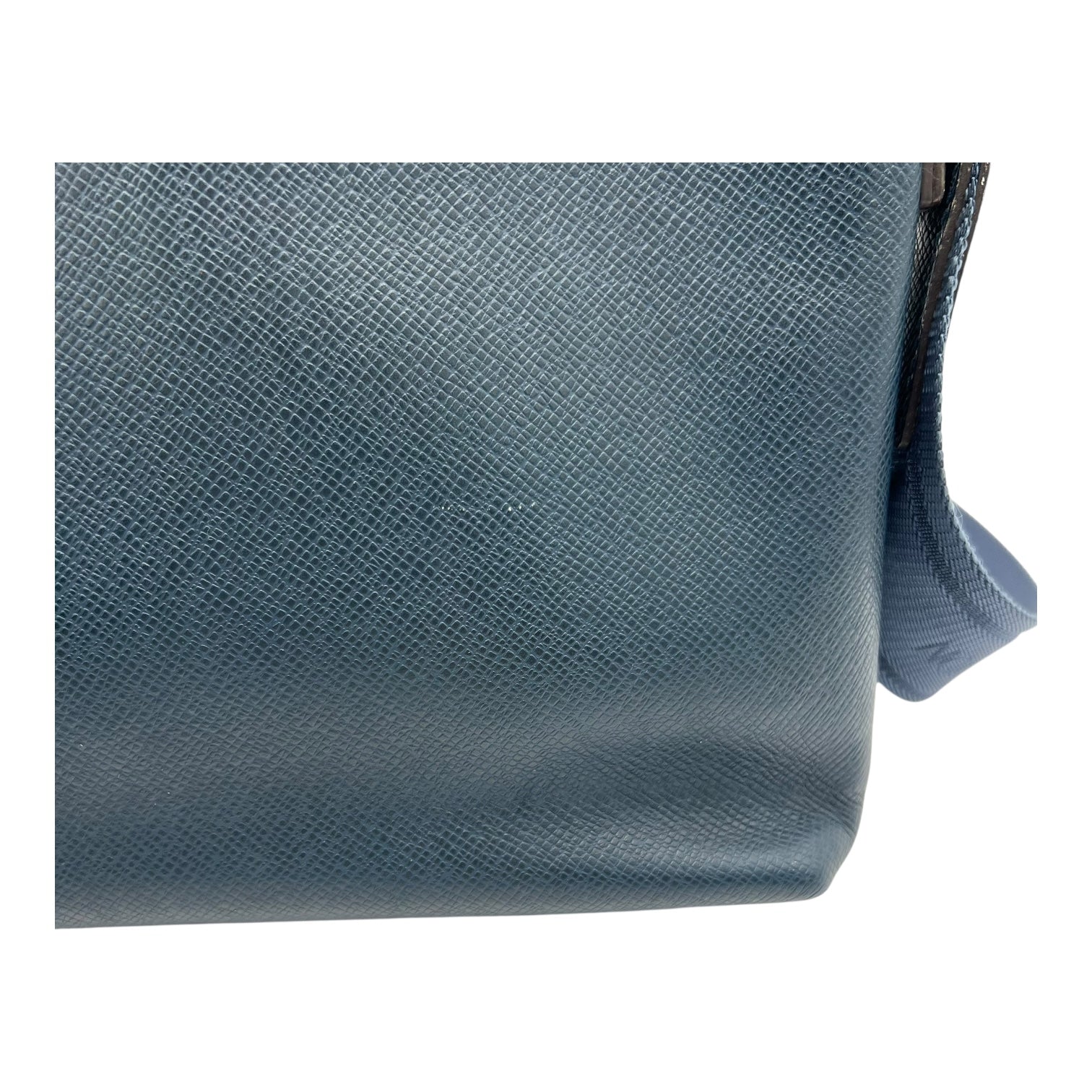 Grigori Messenger PM Blue in Taiga Leather, Silver hardware - Image 11