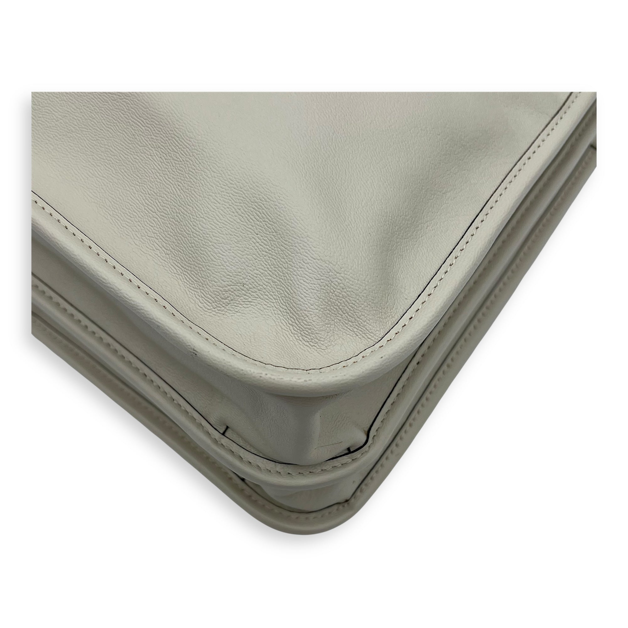 Horsebit 1955 Top Handle Bag White in Calfskin, Gold hardware - Image 9