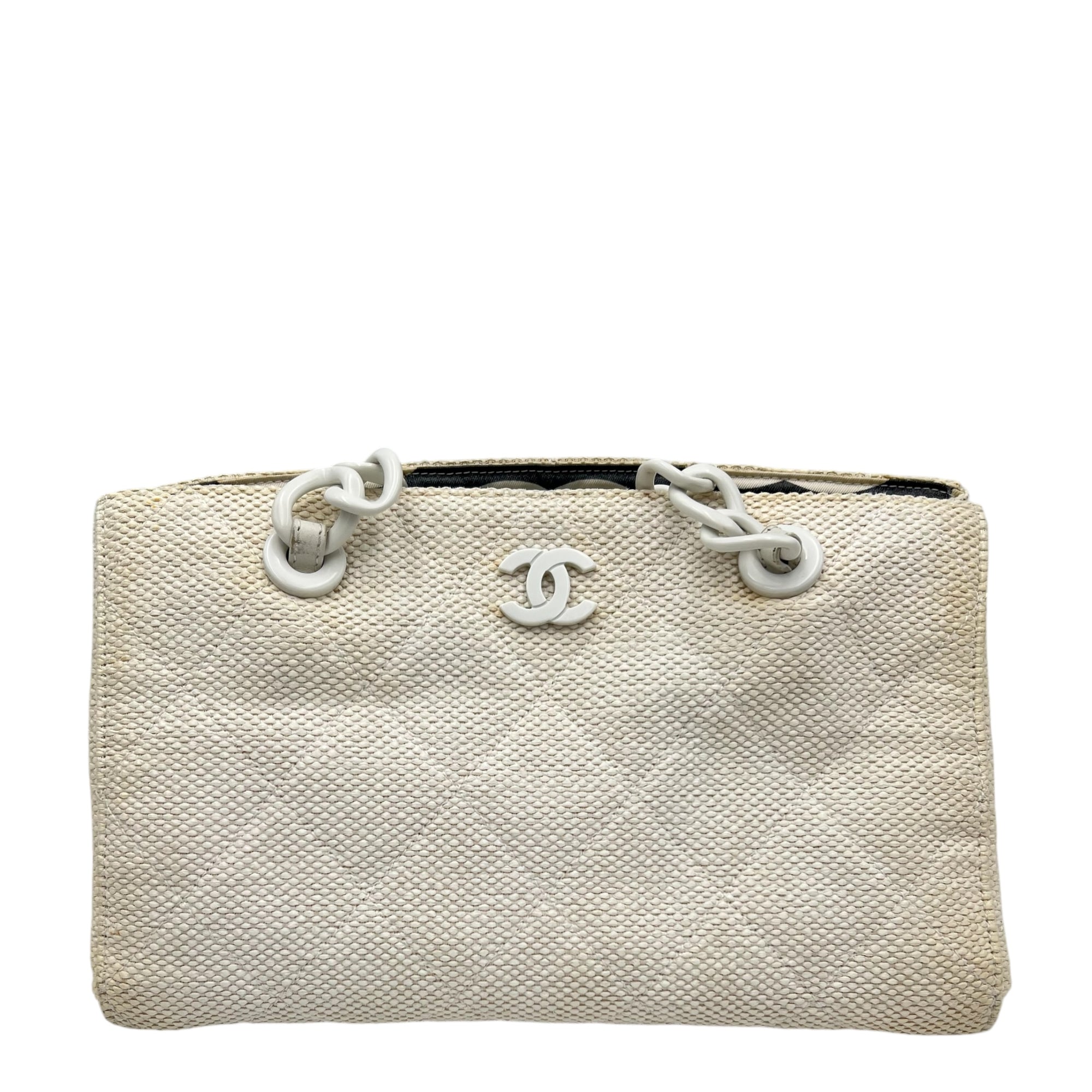 CC White Shoulder Bag in Raffia, Resin hardware