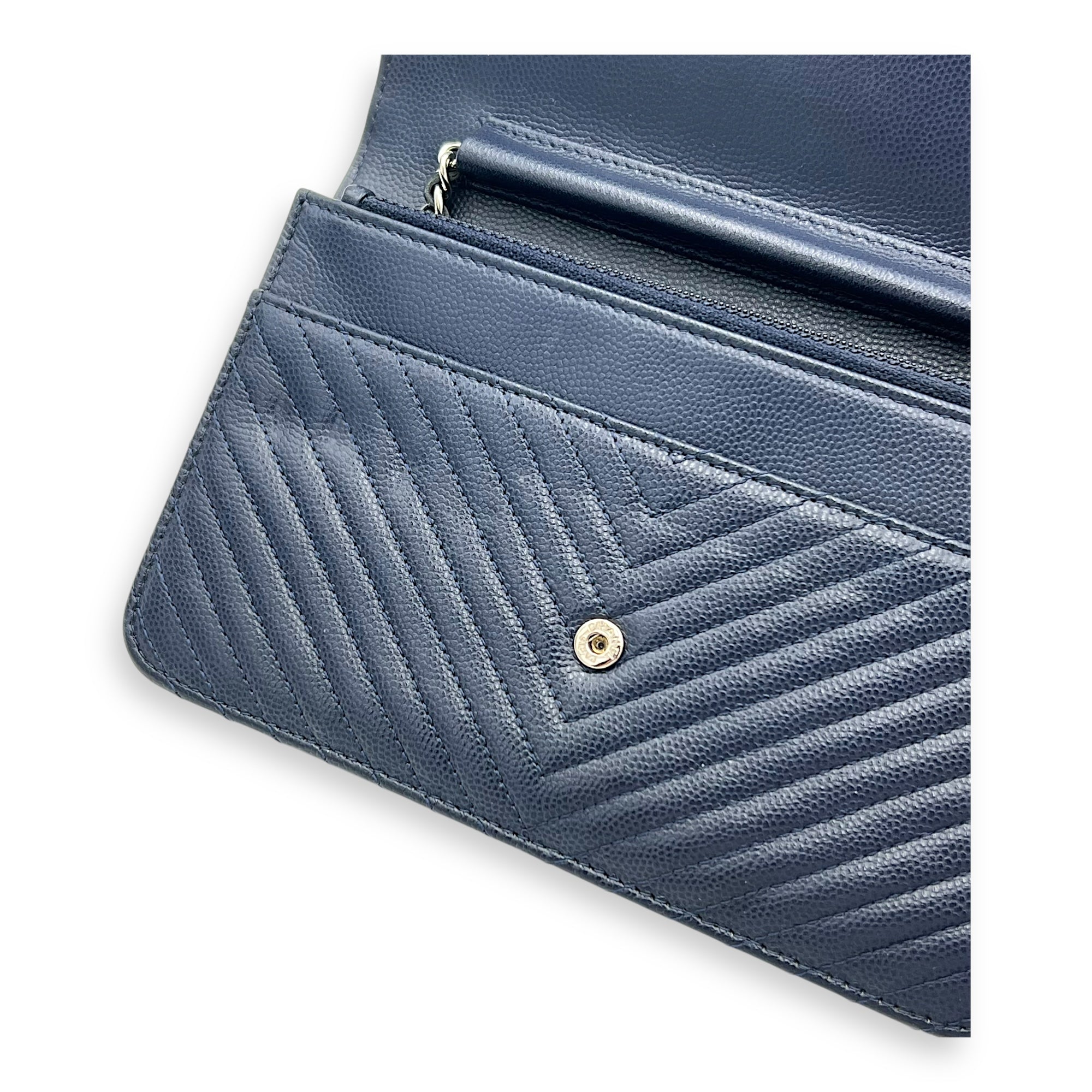 Chevron Wallet On Chain Blue in Caviar Leather, Silver hardware - Image 11