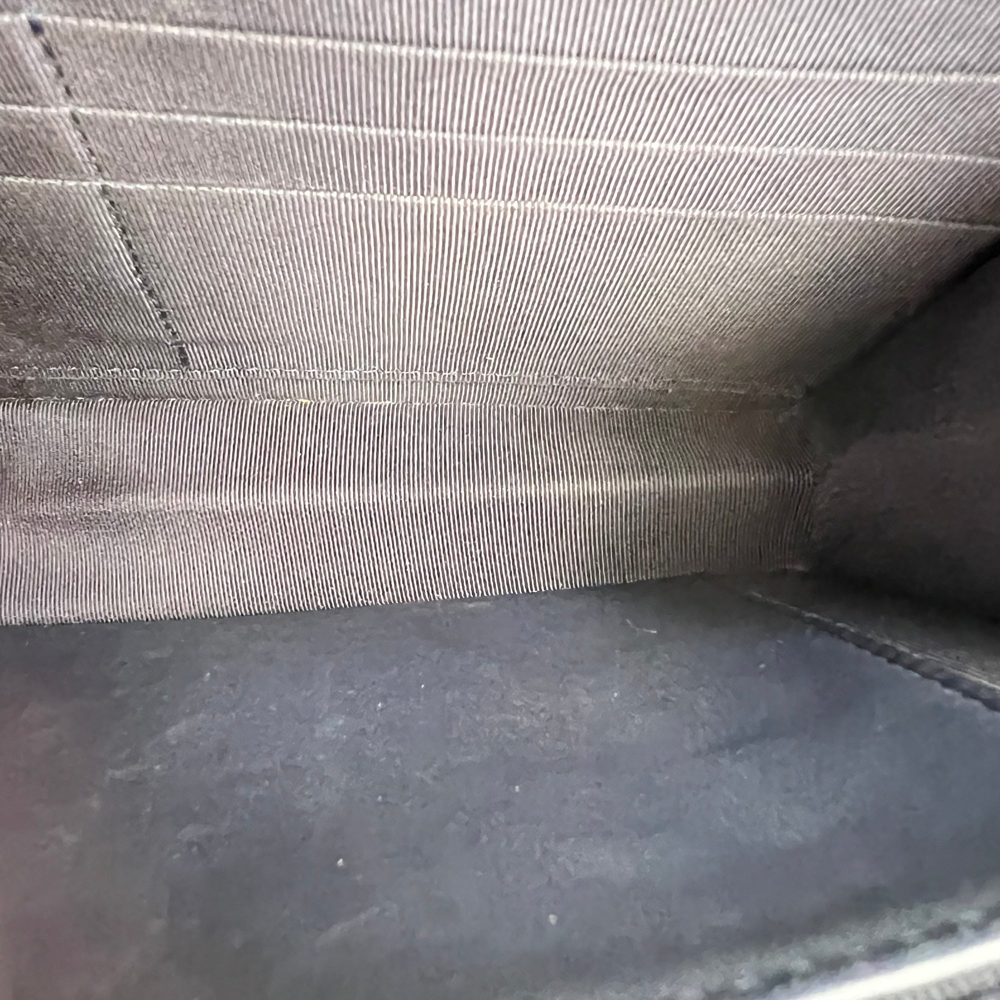 Chevron Wallet On Chain Blue in Caviar Leather, Silver hardware - Image 13