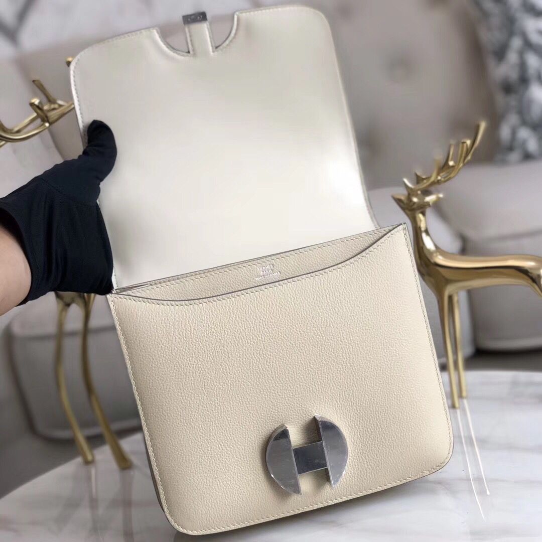 Hermes 2002 20cm Bag In Craie Evercolor Calfskin - Image 7