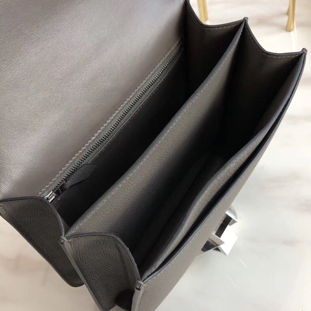 Hermes 2002 20cm Bag In Etain Evercolor Calfskin - Image 9