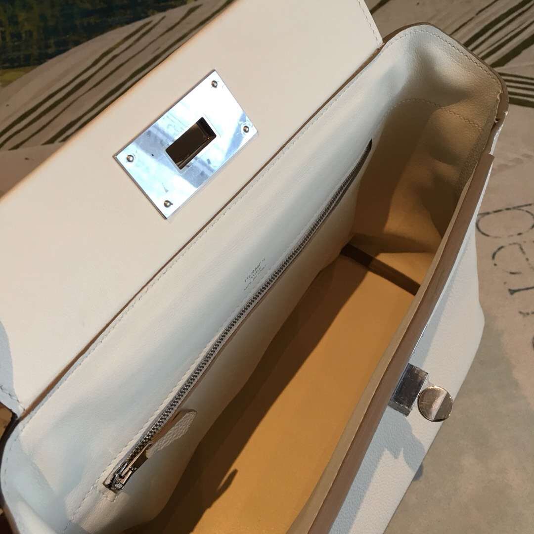 Hermes 24/24 29 Bag In White Clemence Calfskin - Image 6