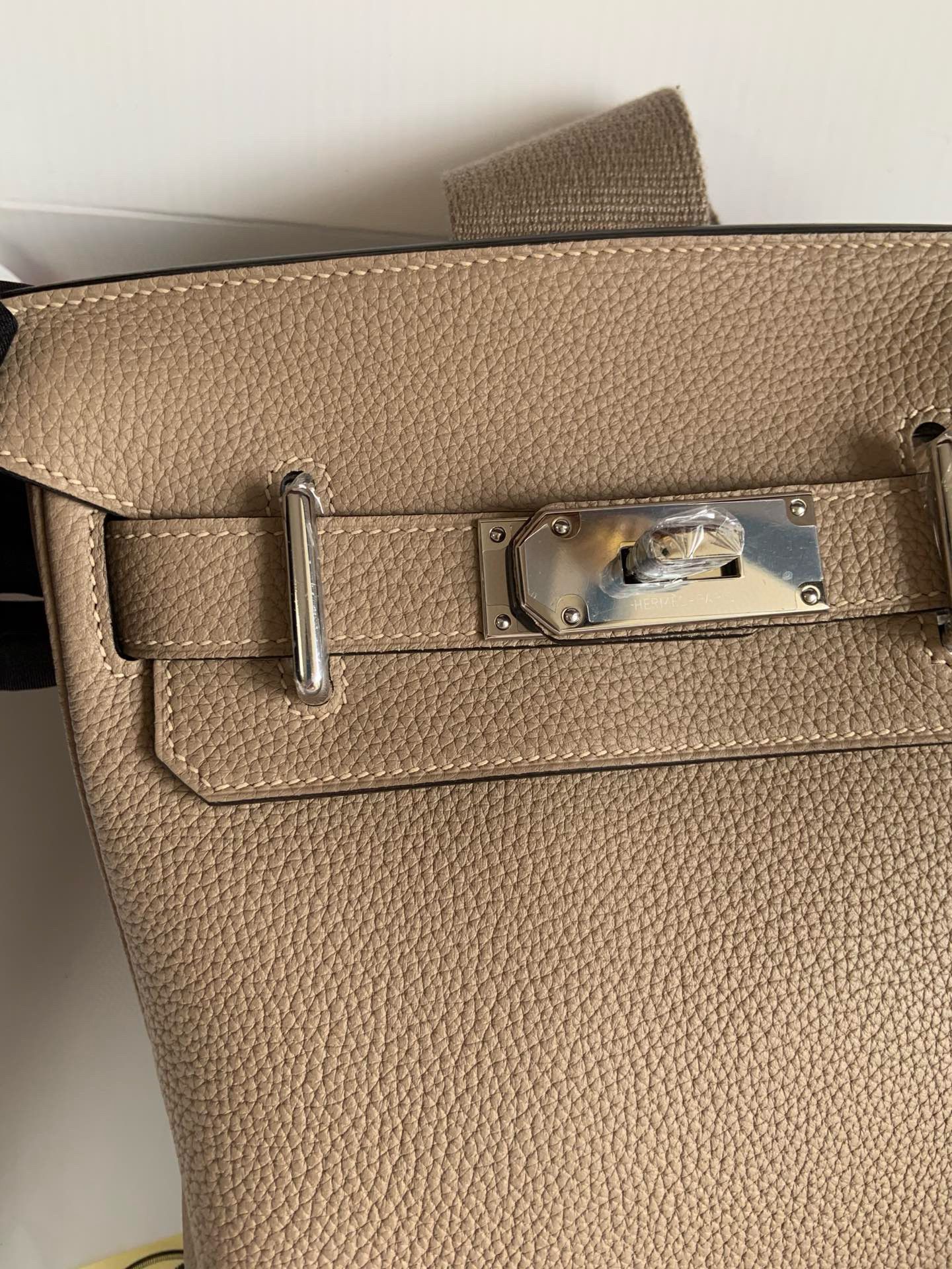 Hermes Hac a Dos PM Backpack in Tourterelle Clemence Leather - Image 7