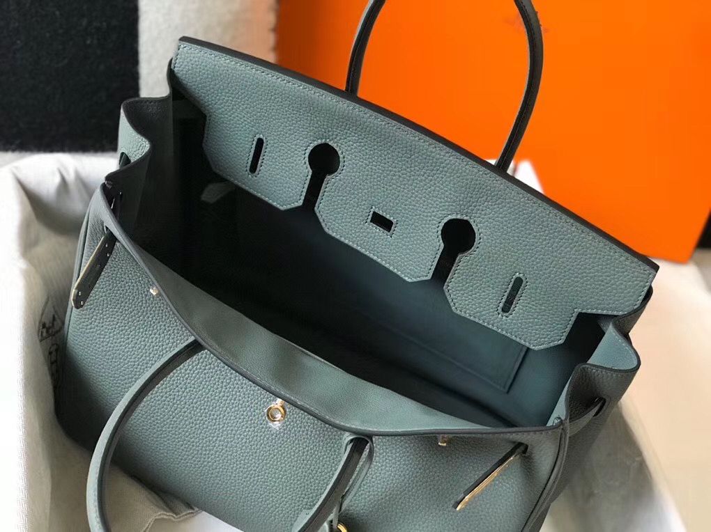 Hermes Birkin 35cm Bag In Vert Amande Clemence Leather GHW - Image 9