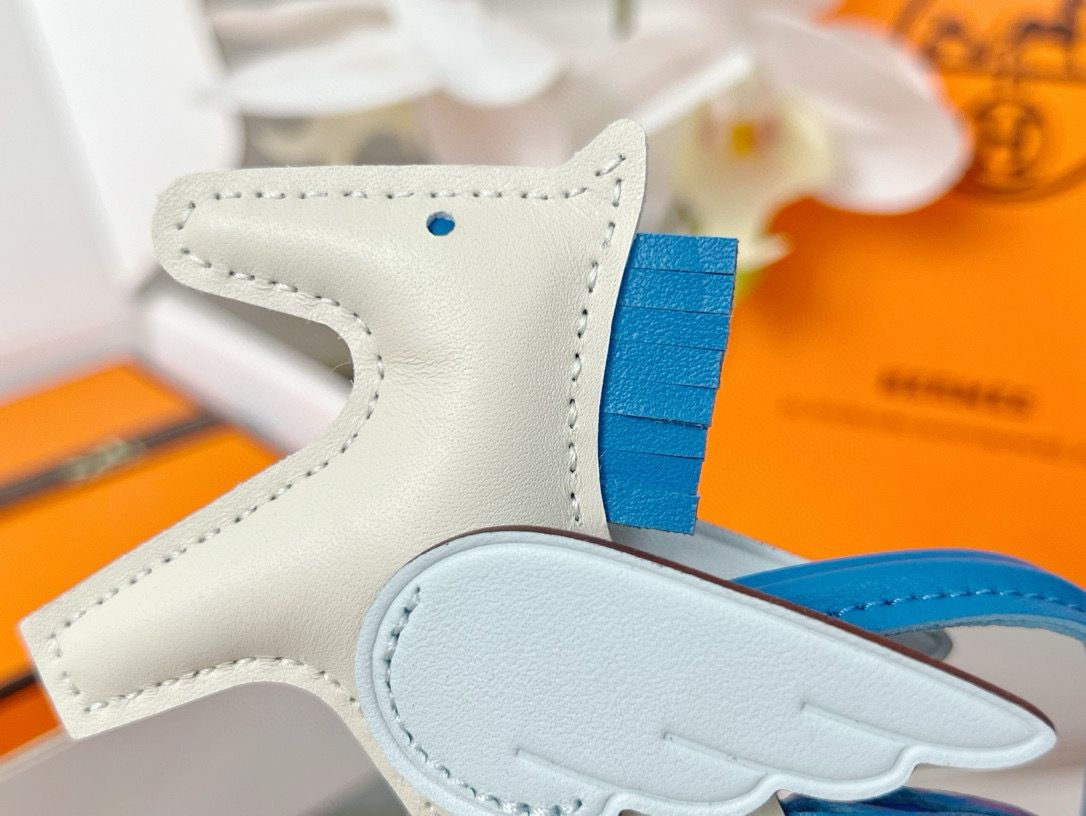 Hermes Rodeo Pegase PM Bag Charm in Craie/Blue/Blue Brume Lambskin - Image 5