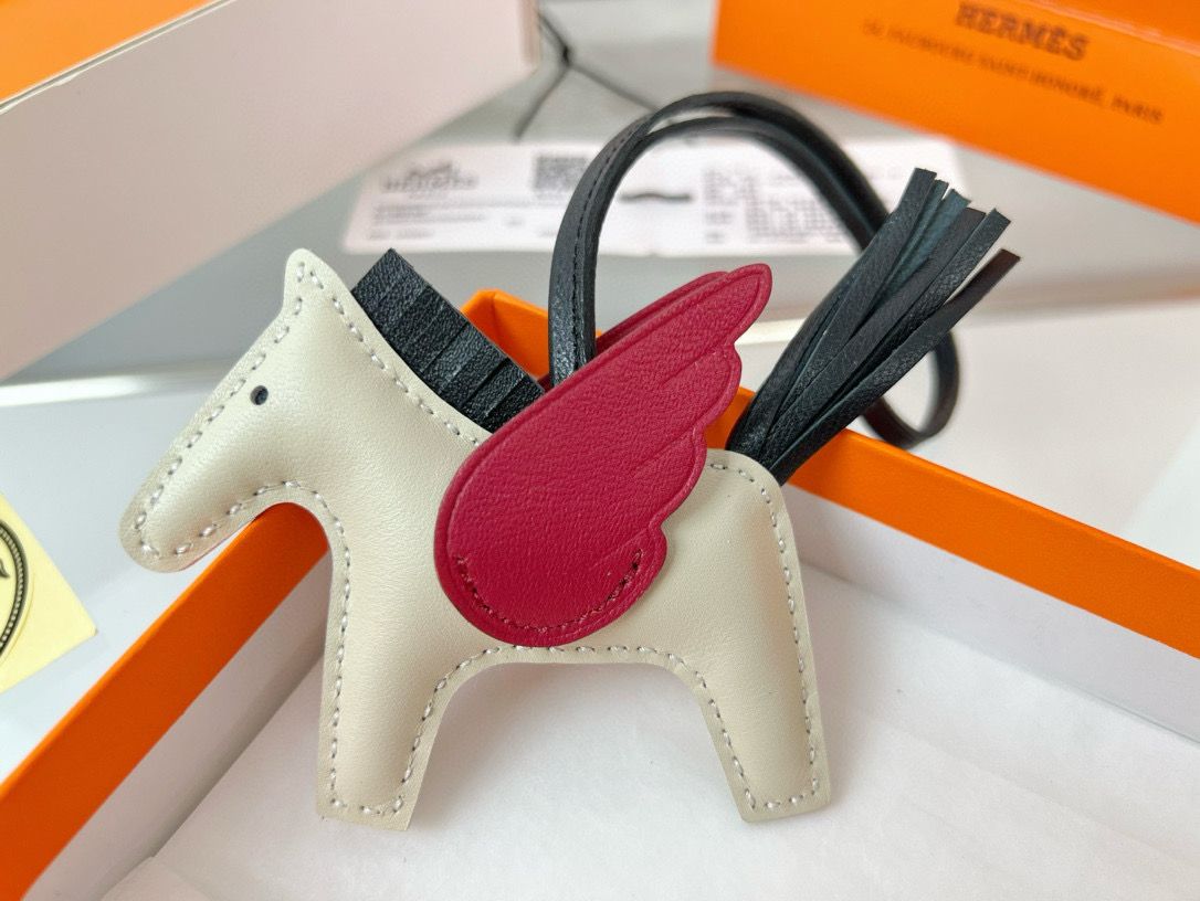 Hermes Rodeo Pegase PM Bag Charm in Craie/Black/Red Lambskin - Image 3