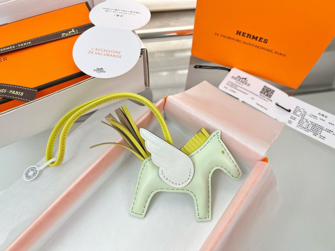 Hermes Rodeo Pegase PM Bag Charm in Vert Fizz/Yellow/Craie Lambskin - Image 4