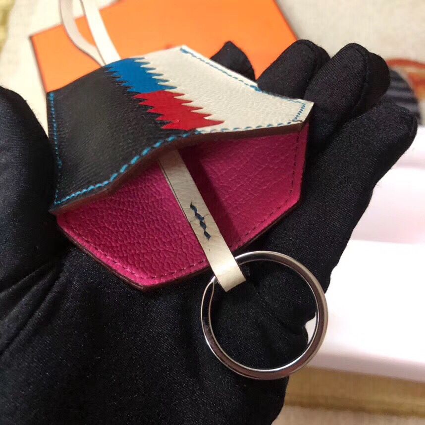 Hermes Clochette Cles Grand Tressage Charm In White/Black - Image 4