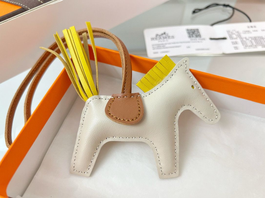 Hermes Rodeo PM Bag Charm in Craie/Yellow/Gold Lambskin - Image 3