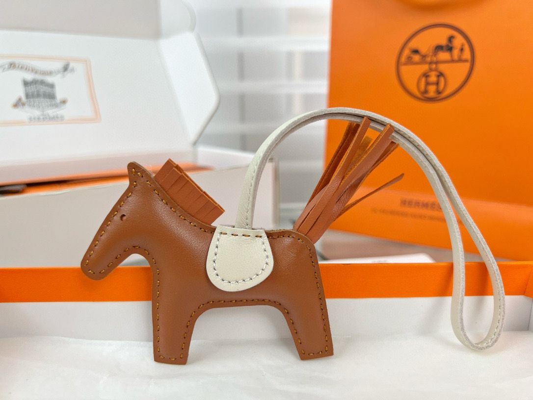 Hermes Rodeo PM Bag Charm in Gold and Craie Milton Lambskin - Image 3