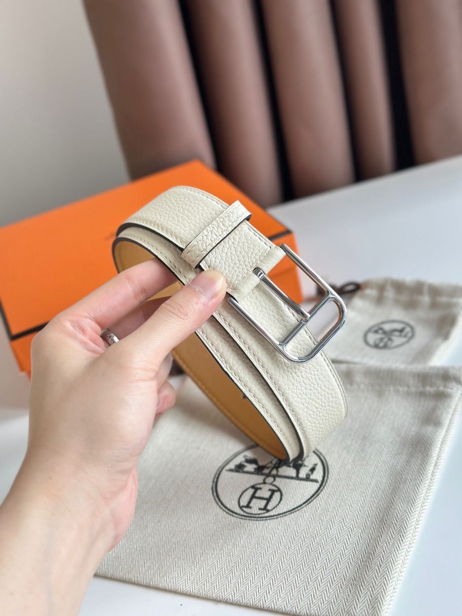 Hermes Romain 35MM Belt in Craie Clemence Leather - Image 5