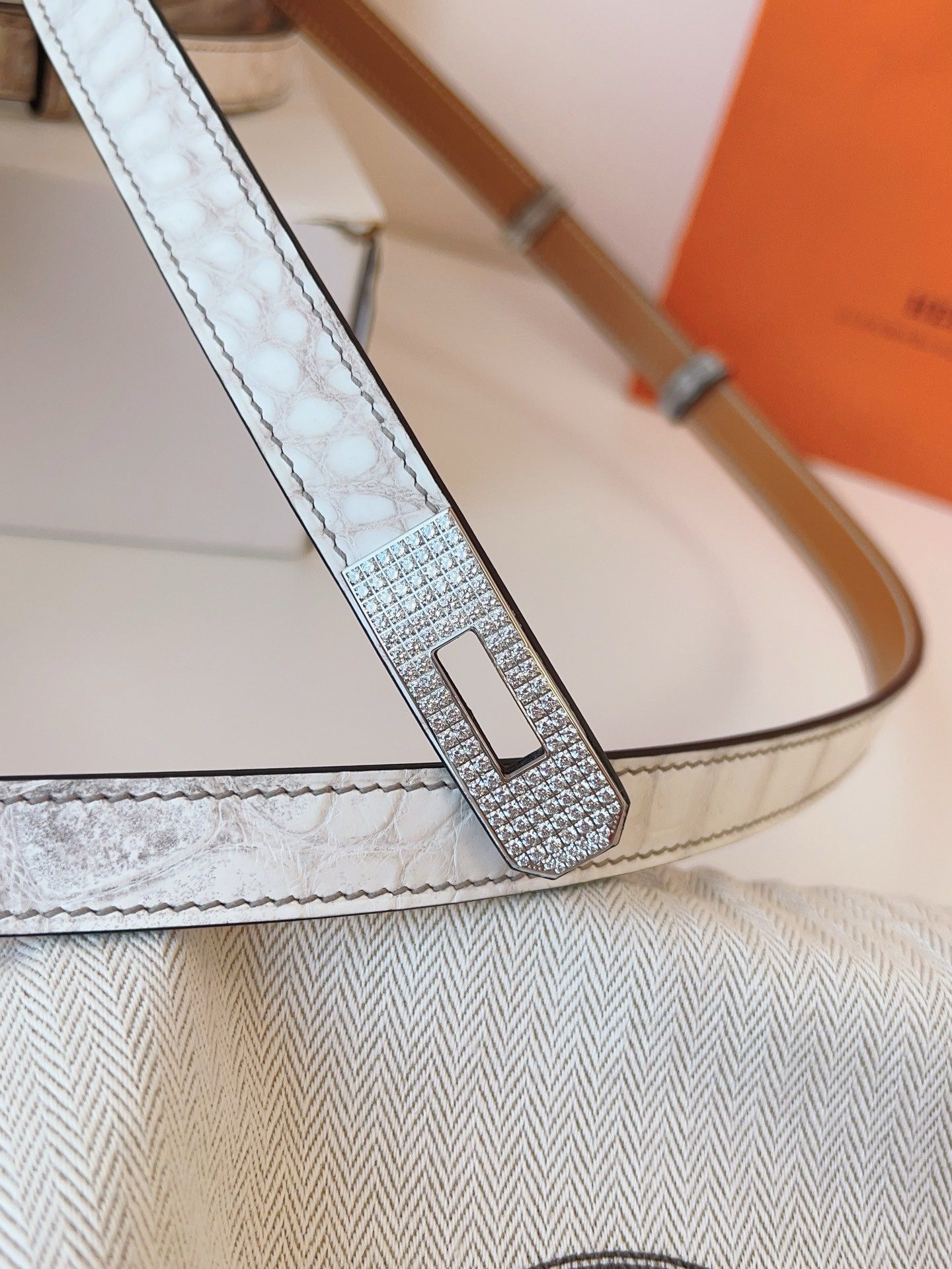 Hermes Kelly 18 Diamond Belt in Himalaya Niloticus Crocodile Leather - Image 6