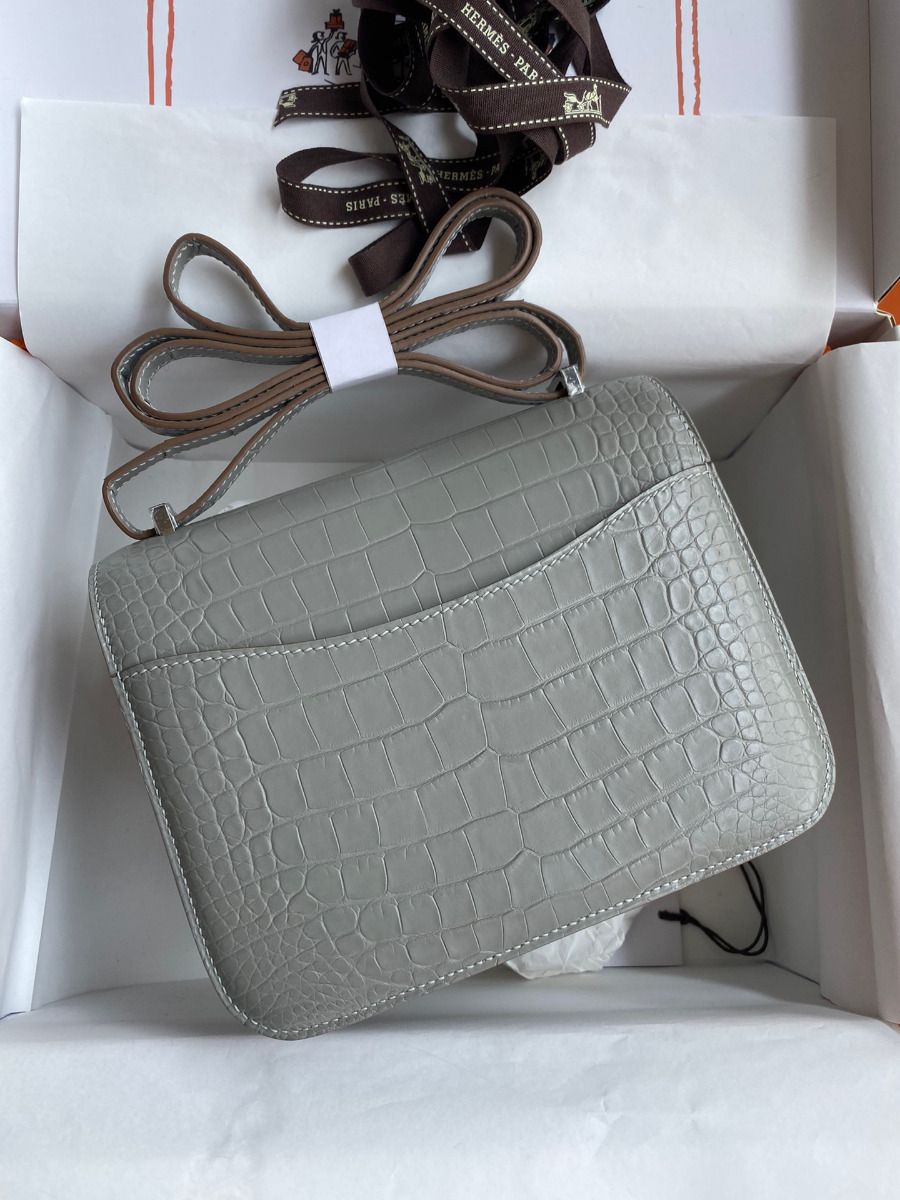 Hermes Constance 18 Handmade Bag In Grey Matte Alligator Leather - Image 3