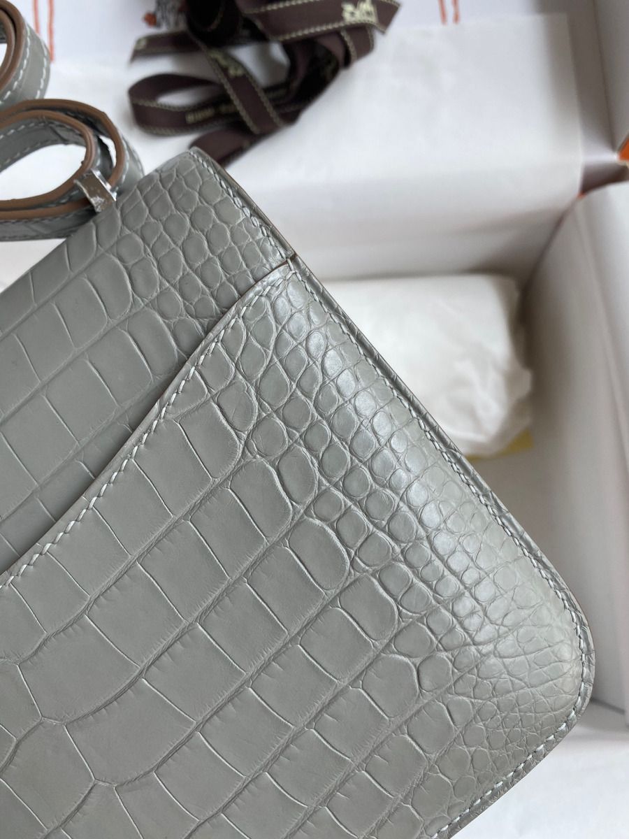 Hermes Constance 18 Handmade Bag In Grey Matte Alligator Leather - Image 6