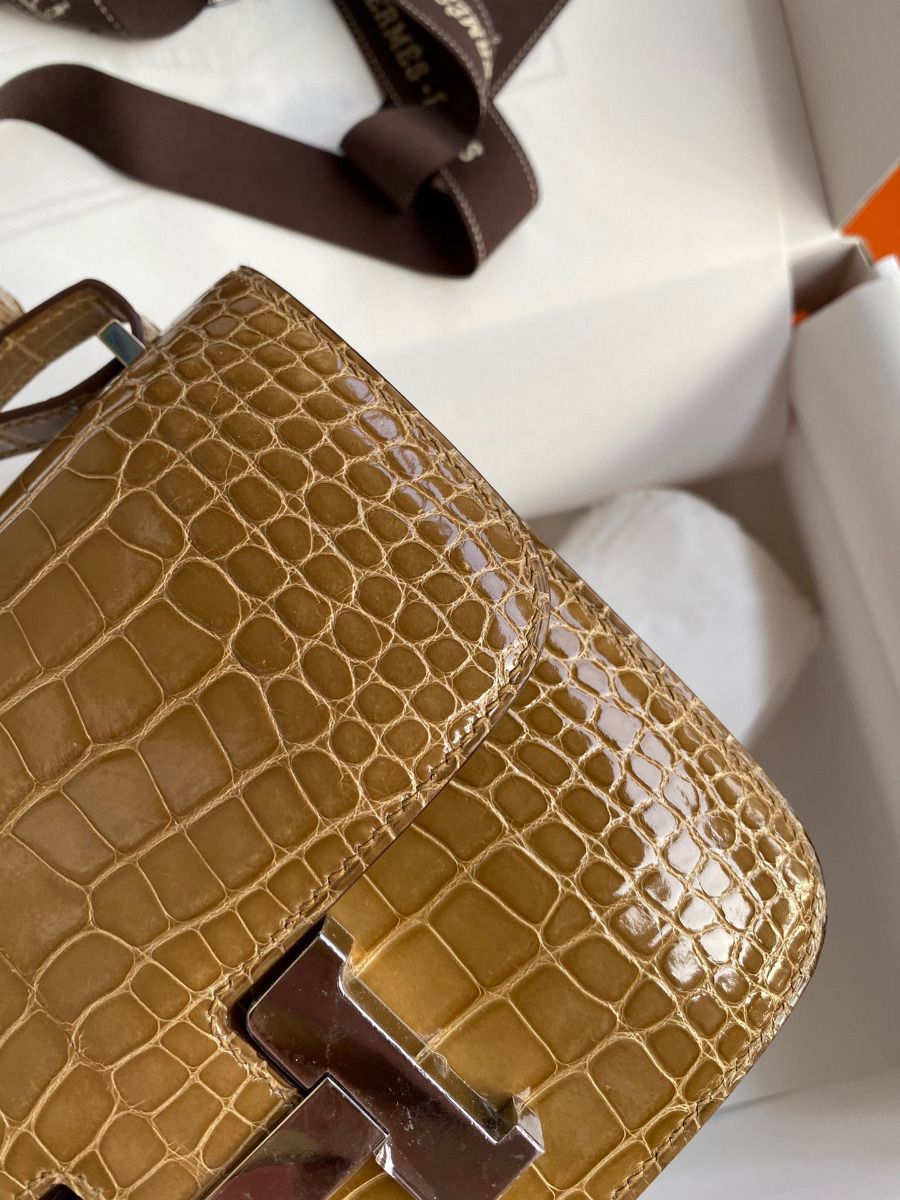 Hermes Constance 18 Handmade Bag In Beige Shiny Alligator Leather - Image 5