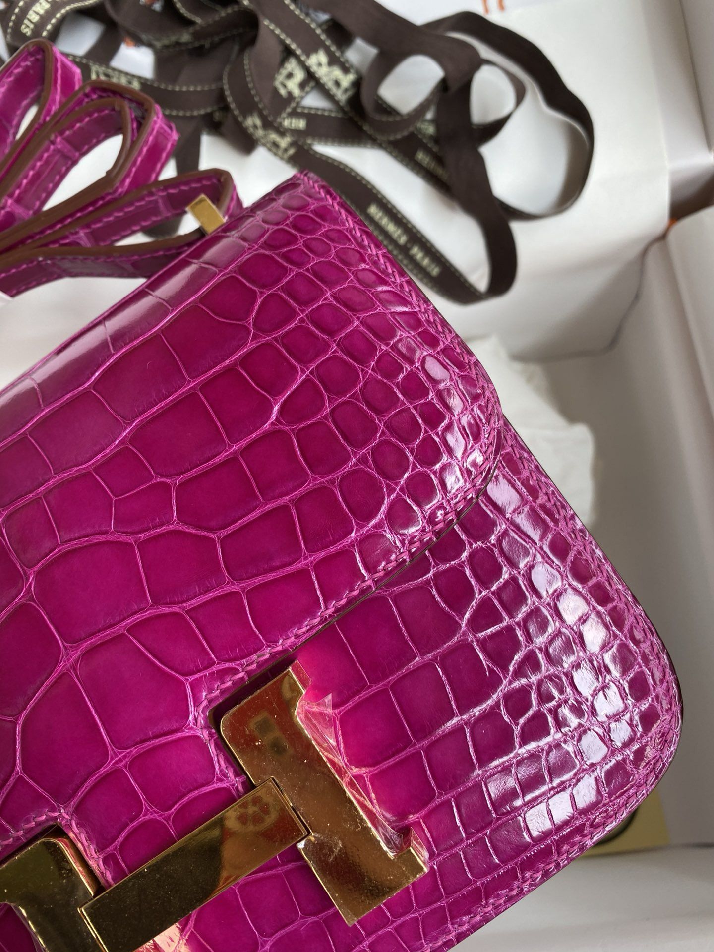 Hermes Constance 18 Handmade Bag in Rose Scheherazade Shiny Alligator Leather - Image 4