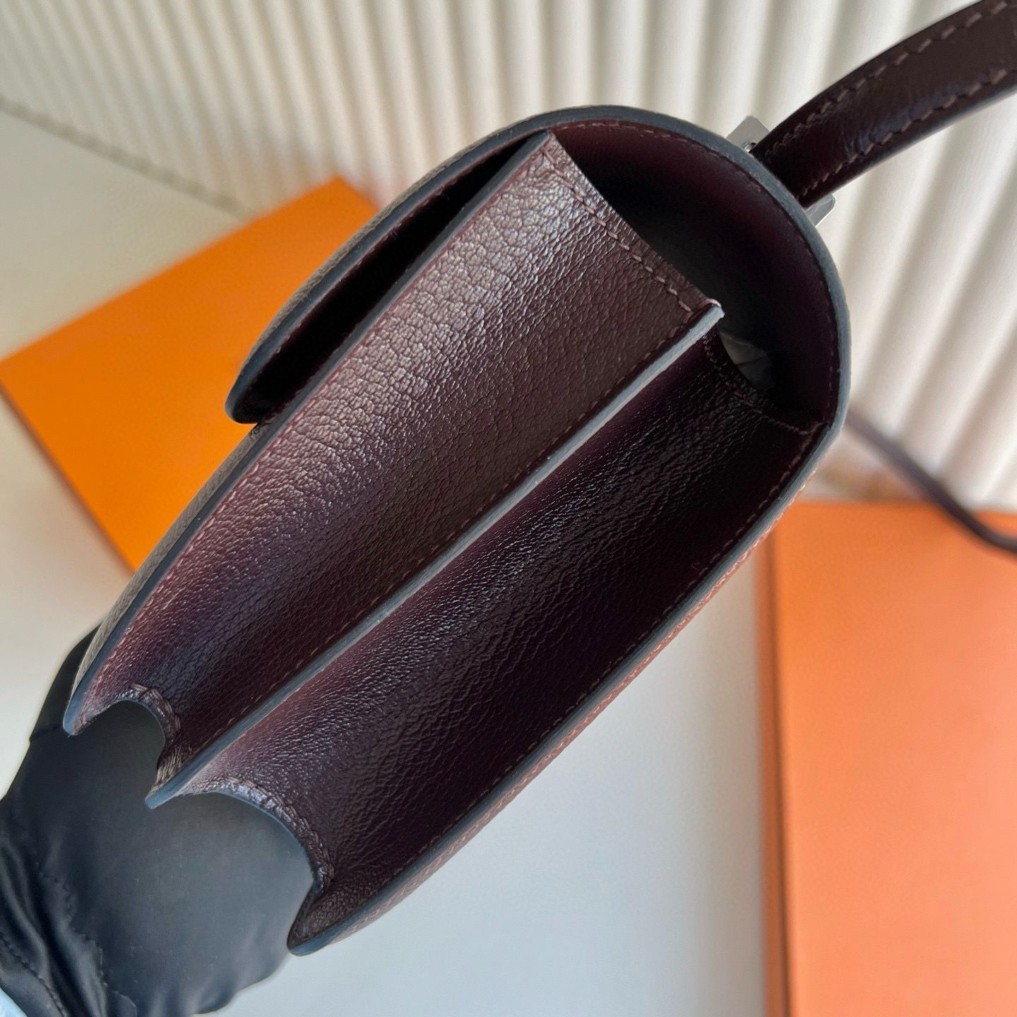 Hermes Constance 18 Handmade Bag in Rouge H Chevre Mysore Leather - Image 4