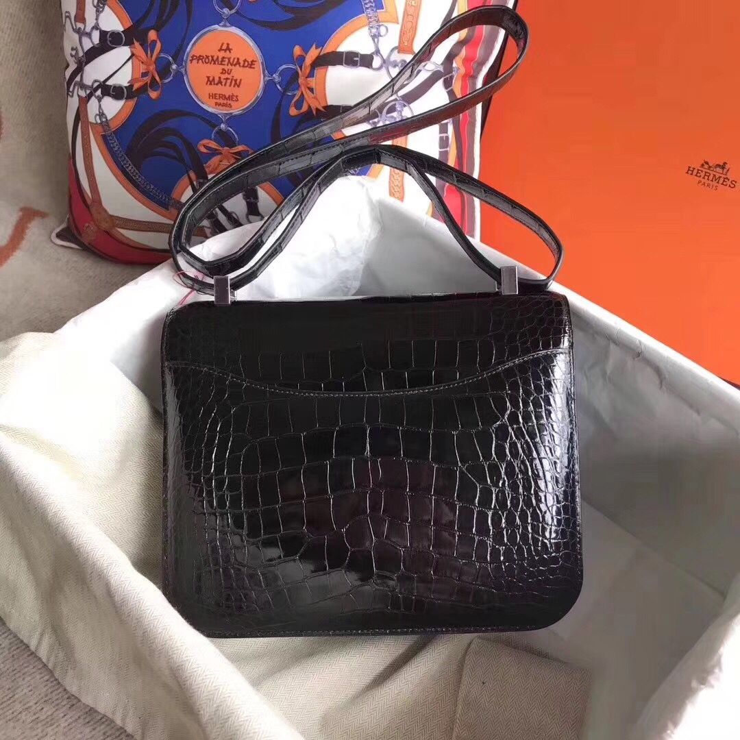 Hermes Constance 24 Handmade Bag In Black Niloticus Crocodile - Image 3