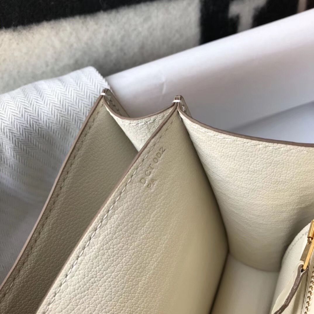 Hermes Constance 24cm Bag In White Embossed Crocodile - Image 8