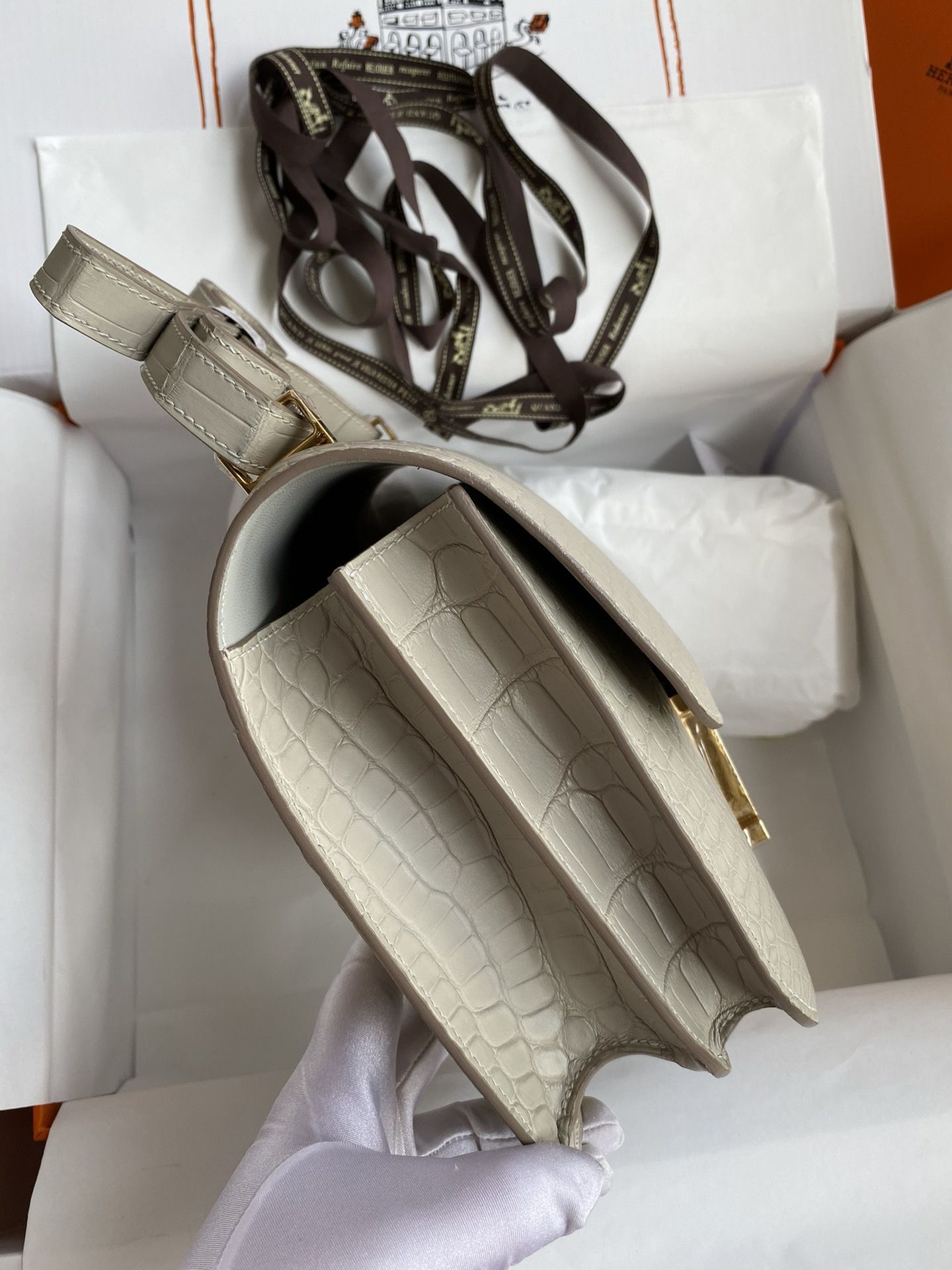 Hermes Constance 24 Handmade Bag in Pearl Grey Matte Alligator Leather - Image 4